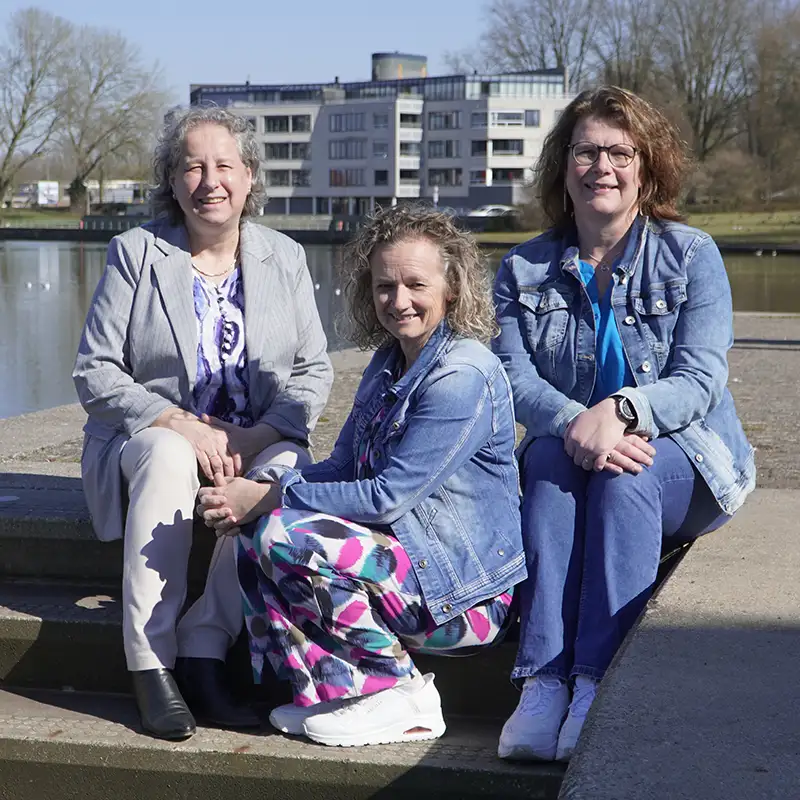 Mieneke, Bianca en Tinie
